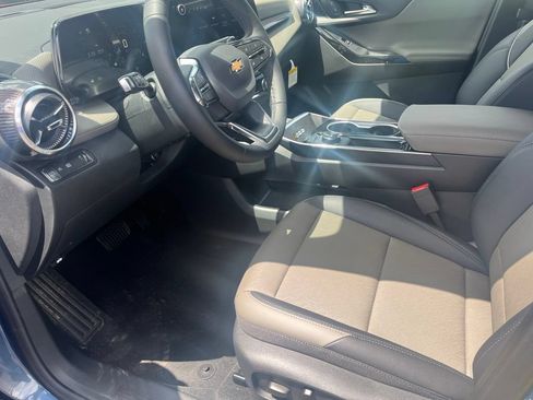 New 2026 Chevrolet Equinox LT w/ Convenience Package II FWD image 12
