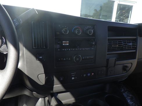 Used 2025 GMC Savana 3500 LT w/ LT Preferred Equipment Group image 2