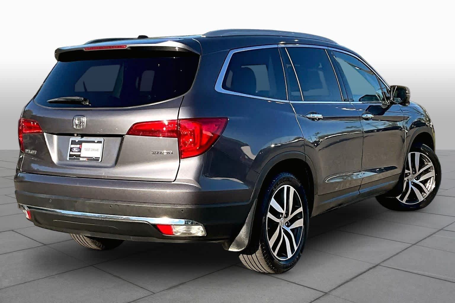 Used 2018 Honda Pilot Touring image 13