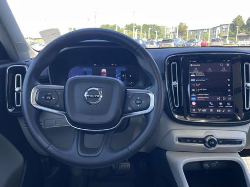 Certified 2023 Volvo XC40 B5 Plus w/ Driver Assist Package AWD/4WD image 15