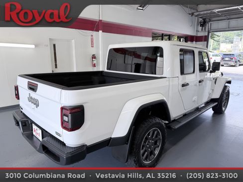 Used 2020 Jeep Gladiator Overland AWD/4WD image 5