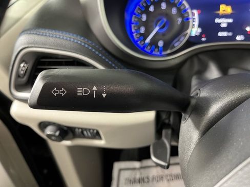 Used 2021 Chrysler Pacifica Touring-L image 19