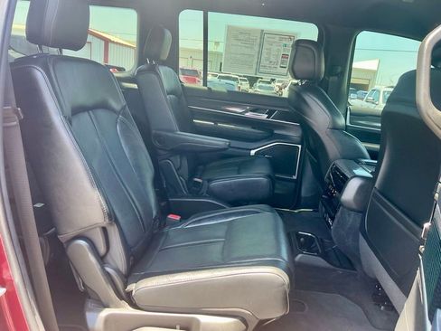 Used 2022 Jeep Wagoneer Series III w/ Flexible Seating Group AWD/4WD image 25