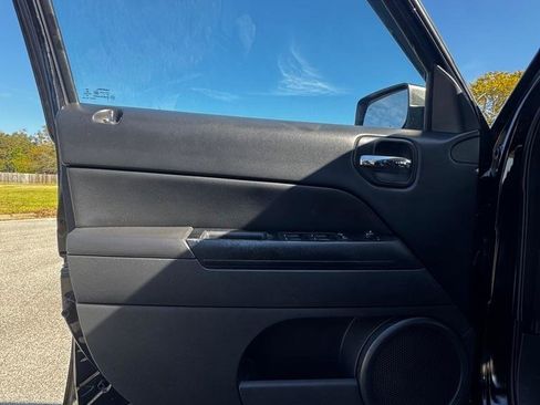 Used 2017 Jeep Patriot Latitude image 9