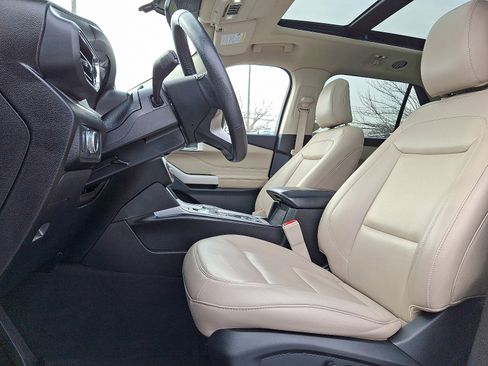 Certified 2022 Ford Explorer XLT w/ Equipment Group 202A image 13