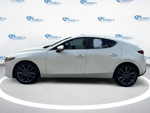 Used 2019 MAZDA MAZDA3 Hatchback FWD image 2