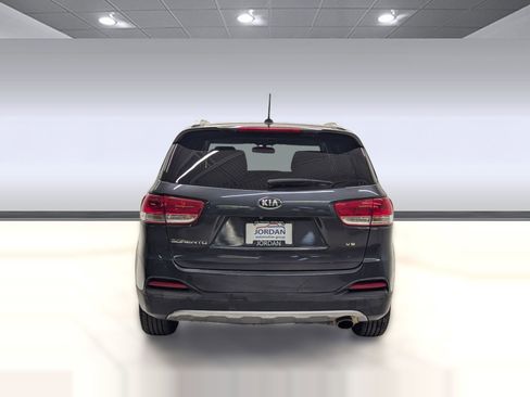 Used 2017 Kia Sorento LX image 8