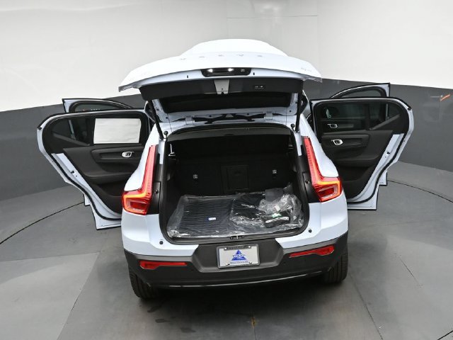 New 2026 Volvo XC40 B4 Core w/ Protection Package Premier FWD image 45