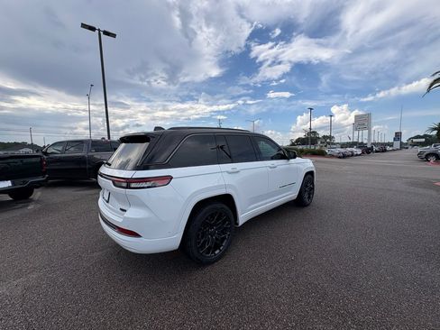 New 2026 Jeep Grand Cherokee Summit w/ Obsidian Package AWD/4WD image 5