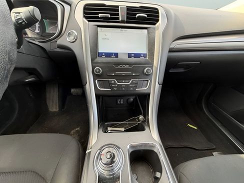 Used 2020 Ford Fusion SE image 15