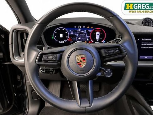 Used 2024 Porsche Cayenne AWD/4WD image 14