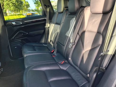 Used 2016 Porsche Cayenne image 38