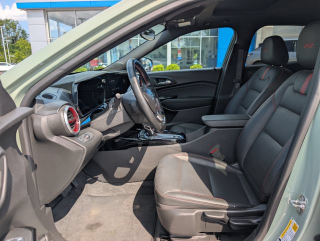 Used 2024 Chevrolet Trax RS w/ Sunroof Package FWD image 10
