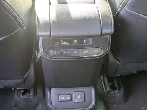 Used 2023 Toyota Highlander Limited image 30