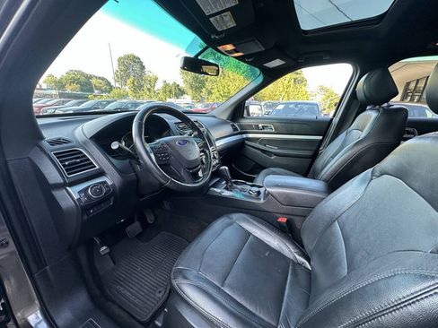 Used 2016 Ford Explorer XLT w/ Equipment Group 202A AWD/4WD image 17