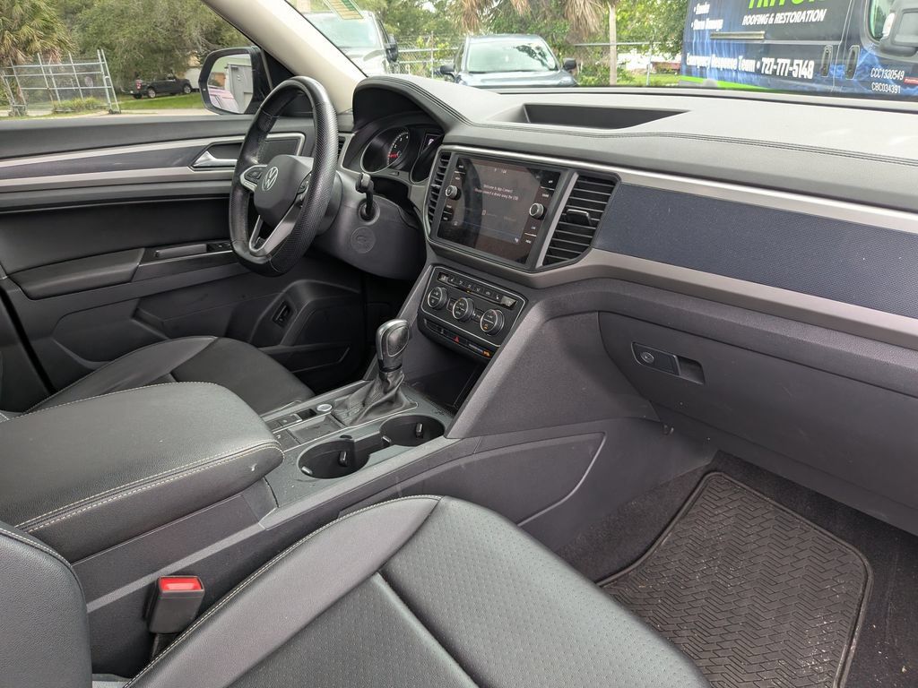 Used 2021 Volkswagen Atlas SE w/ Towing Package FWD image 11