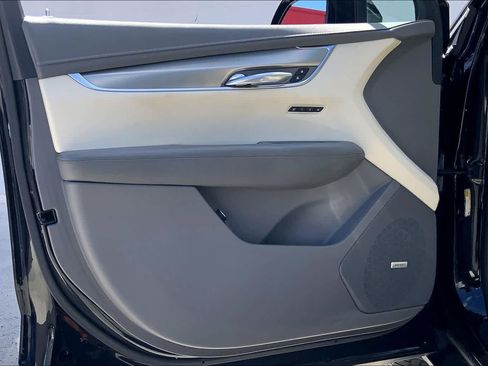 Used 2017 Cadillac XT5 Luxury w/ Driver Awareness Package FWD image 27