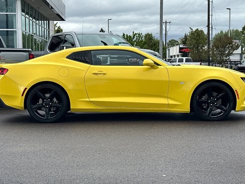 Used 2018 Chevrolet Camaro LT RWD image 3