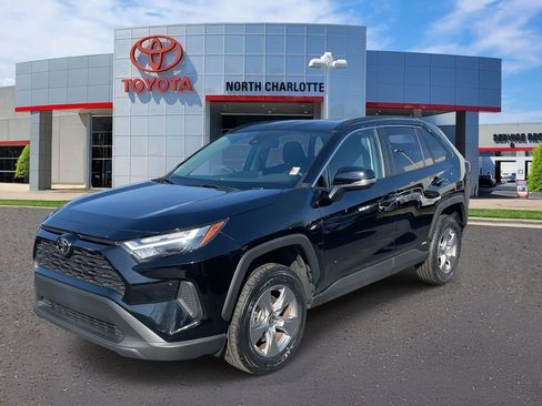 Used 2025 Toyota RAV4 XLE image 5