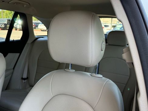 Certified 2022 Mercedes-Benz GLC 300 image 2