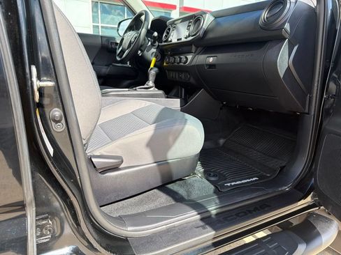 Used 2020 Toyota Tacoma SR AWD/4WD image 14