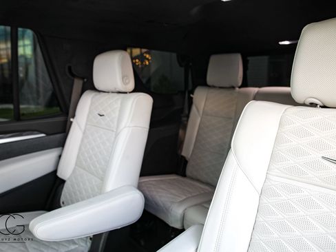 Used 2025 Cadillac Escalade V w/ LPO, ONYX Package AWD/4WD image 30