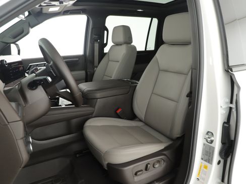 Used 2025 Chevrolet Suburban Z71 w/ Comfort Package image 27