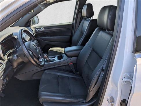 Used 2020 Jeep Grand Cherokee Laredo w/ Laredo X Package RWD image 16