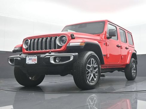 Used 2025 Jeep Wrangler Unlimited Sahara AWD/4WD image 25