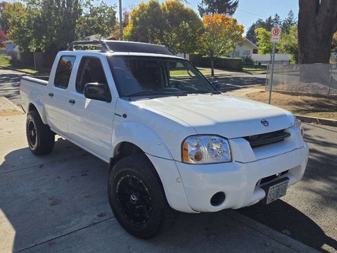 Used 2004 Nissan Frontier S/C image 3