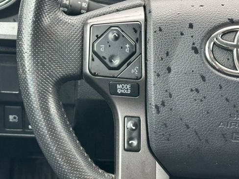 Used 2022 Toyota Tacoma TRD Off-Road image 19