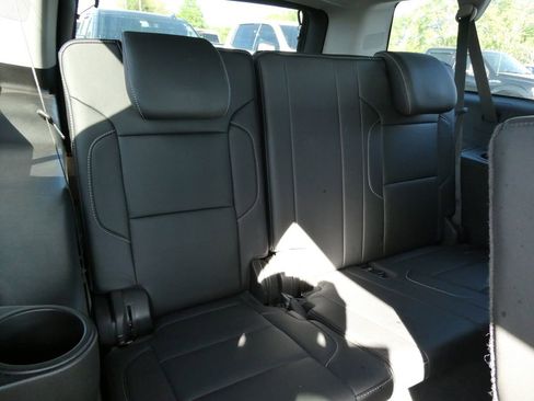 Used 2020 Chevrolet Suburban LT image 17