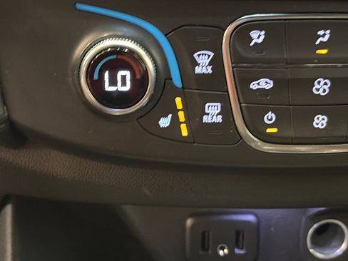 Used 2023 Chevrolet Traverse LT AWD/4WD image 34