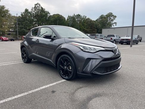 Used 2022 Toyota C-HR XLE image 4