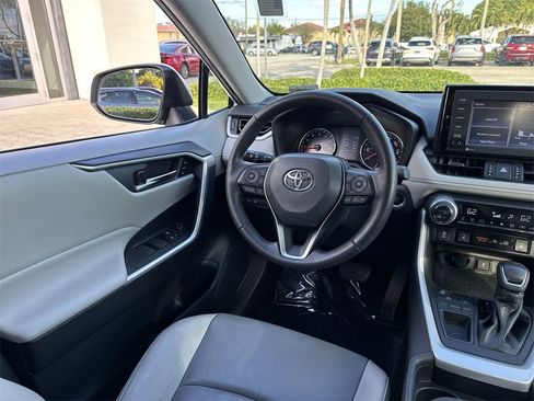 Used 2021 Toyota RAV4 XLE Premium image 22