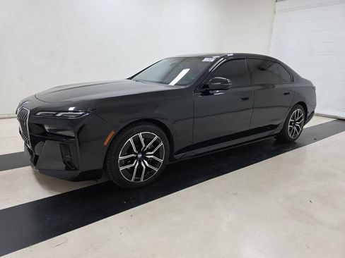 Used 2024 BMW i7 xDrive60 AWD/4WD image 2