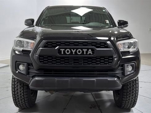 Used 2017 Toyota Tacoma TRD Off-Road w/ Premium & Technology Package image 2