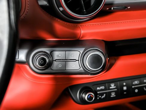 Used 2019 Ferrari 812 Superfast RWD image 31