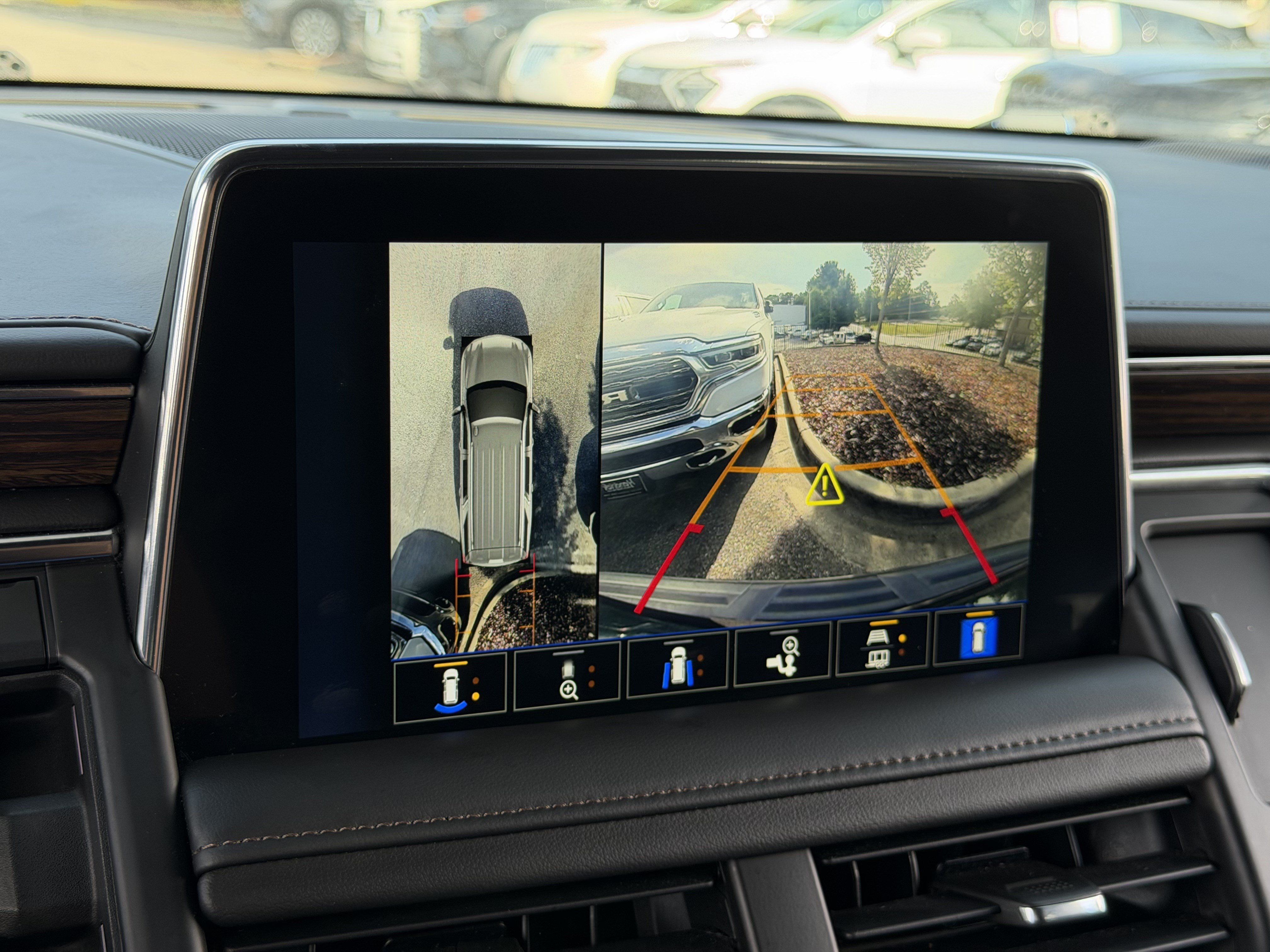 Used 2022 Chevrolet Suburban High Country AWD/4WD image 26