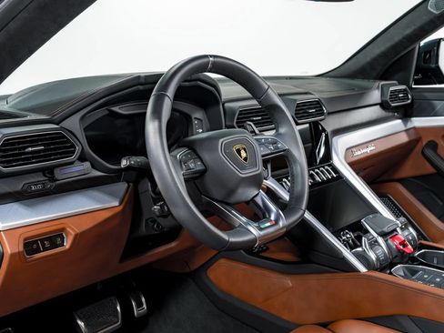 Used 2022 Lamborghini Urus AWD/4WD image 13