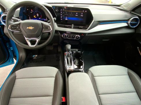 Used 2026 Chevrolet Trax LT w/ LT Convenience Package FWD image 6