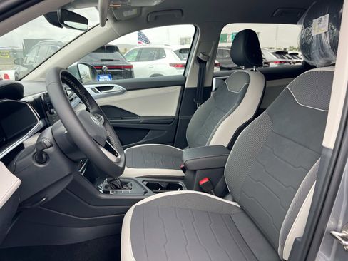New 2025 Volkswagen Taos SE image 16