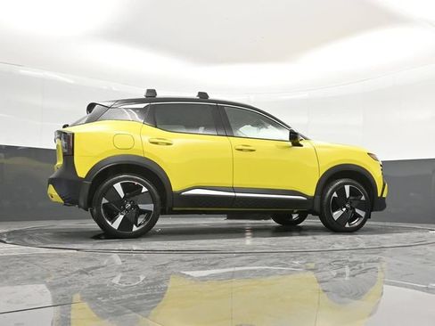 Used 2025 Nissan Kicks SR FWD image 30