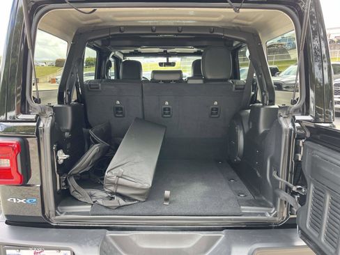 Used 2022 Jeep Wrangler Unlimited Sahara w/ Cold Weather Group image 26