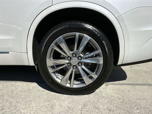 Used 2022 Cadillac XT6 Premium Luxury image 18