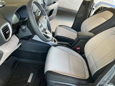 Used 2026 Hyundai Venue SEL FWD image 11