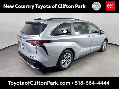 Certified 2023 Toyota Sienna XSE image 3