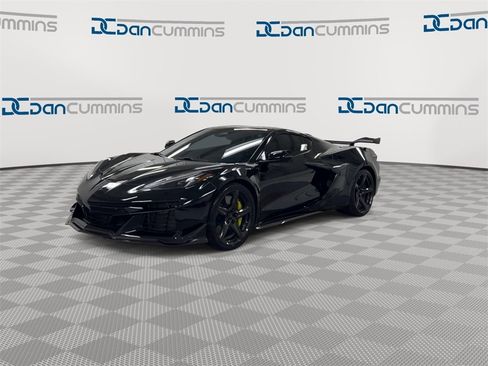 Used 2024 Chevrolet Corvette Z06 w/ Z07 Performance Package image 4