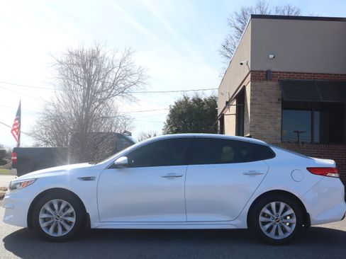 Used 2018 Kia Optima EX w/ Premium Package image 10