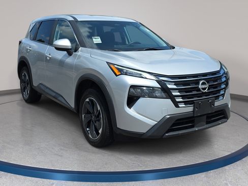 Used 2024 Nissan Rogue SV AWD/4WD image 3